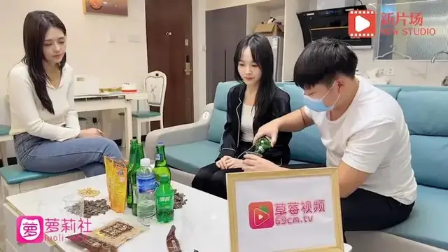 灌醉妻子和她閨蜜在閨房當面偷換縱情抽插