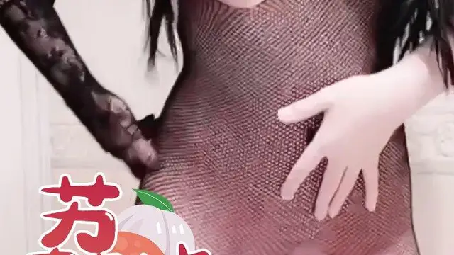 糖心福利姬 - 漁網襪火辣女神淫蕩挑逗自慰!
