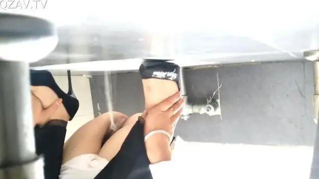 看完逼問路拍臉：女神味十足白領主管鮮紅溼熱的蜜穴越看越無法自拔